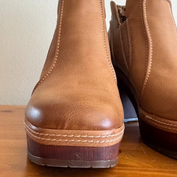 Korks Women's Robin Block Heel Booties - Picture 3 of 5